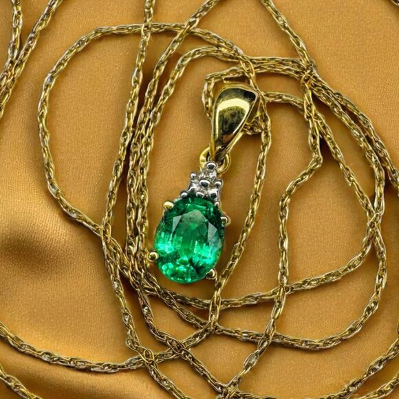10K Gold- Natural Colombian Emerald & Diamond Necklace -18"- 1/3 Cttw -1g - Picture 1 of 16